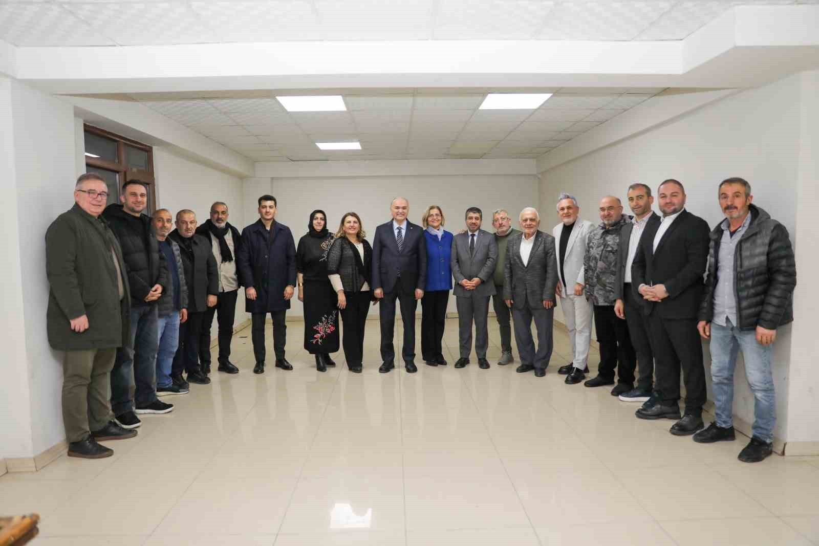 Düzce Belediyesi eski meclis üyeleri Başkan Özlü ile buluştu
