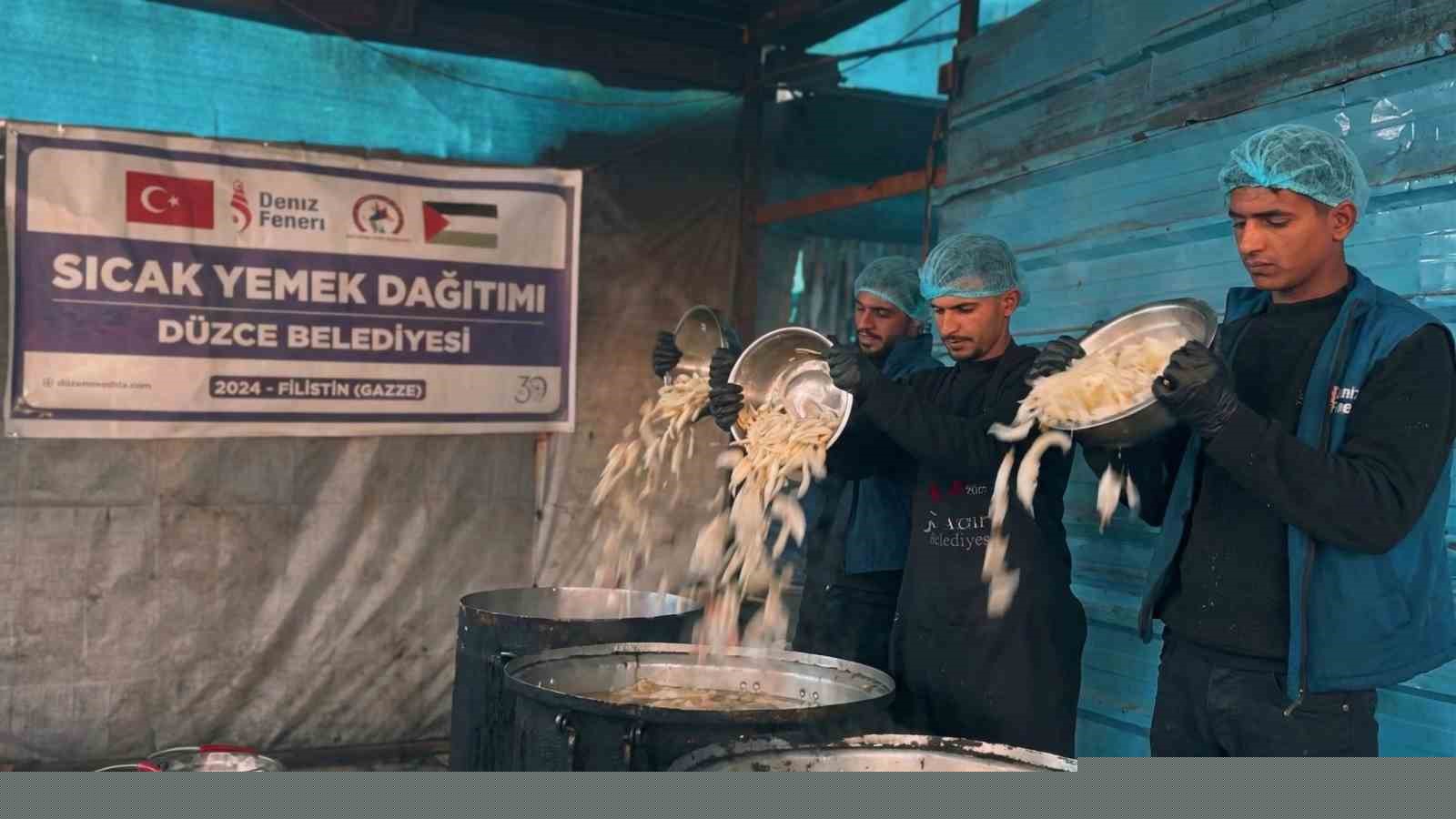 Düzce Belediyesi Gazze’de iftar sofrası kurdu
