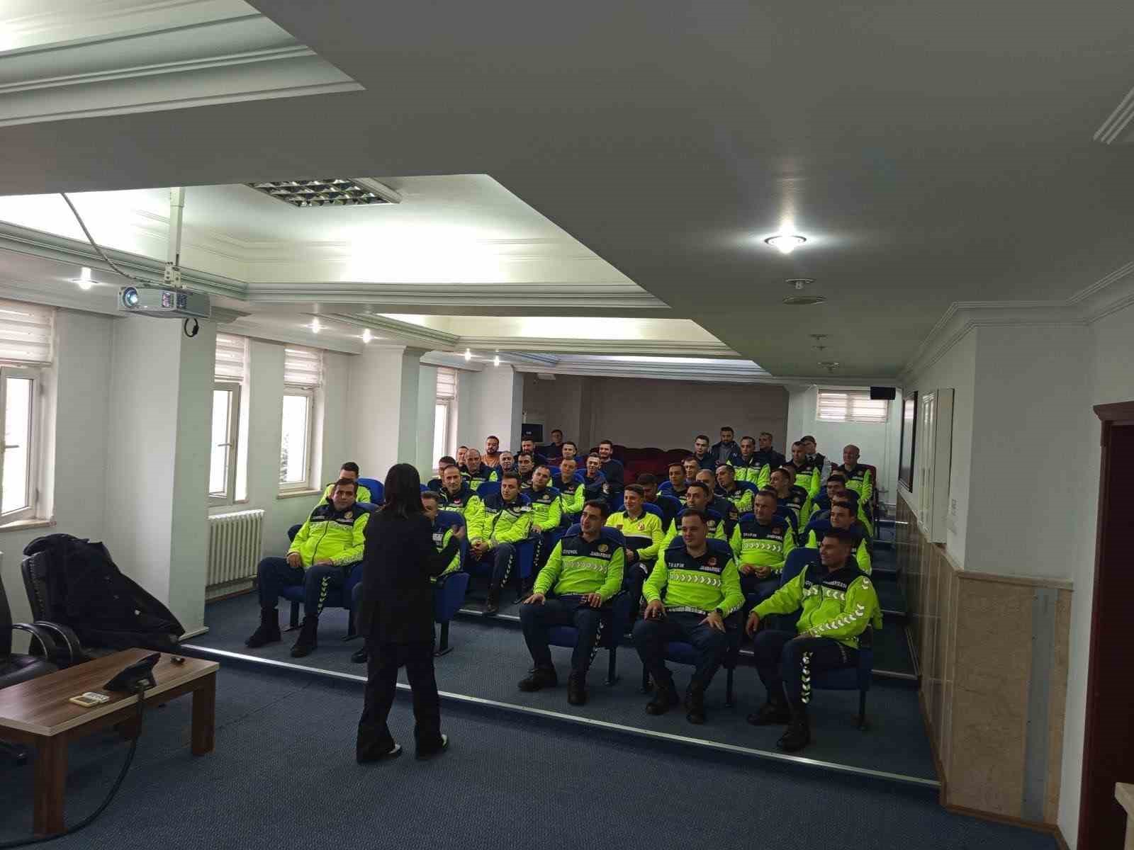 Düzce İl Jandarma Komutanlığında "etkili iletişim" semineri
