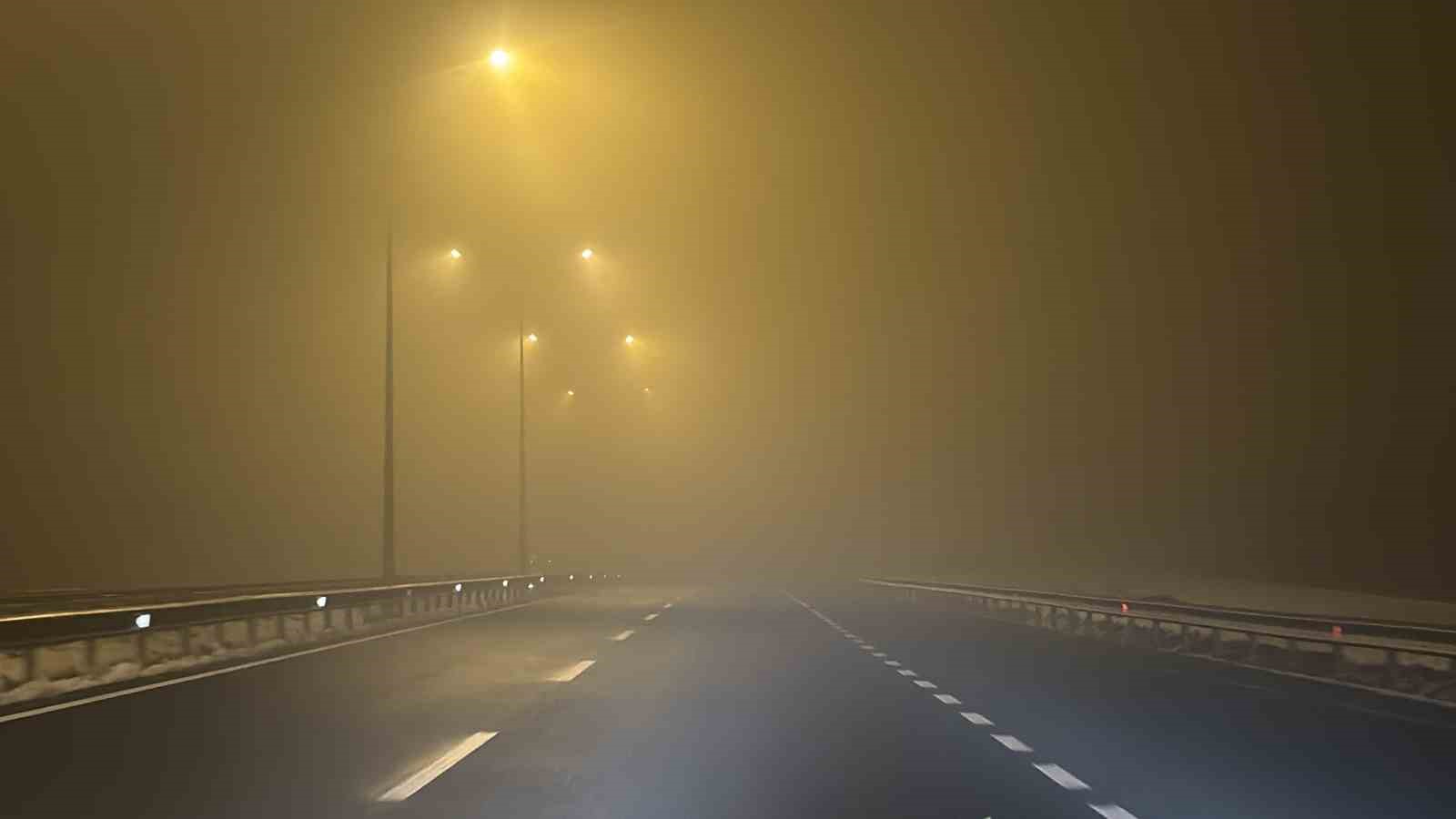 Düzce sis altında kaldı: Görüş mesafesi 10 metreye düştü
