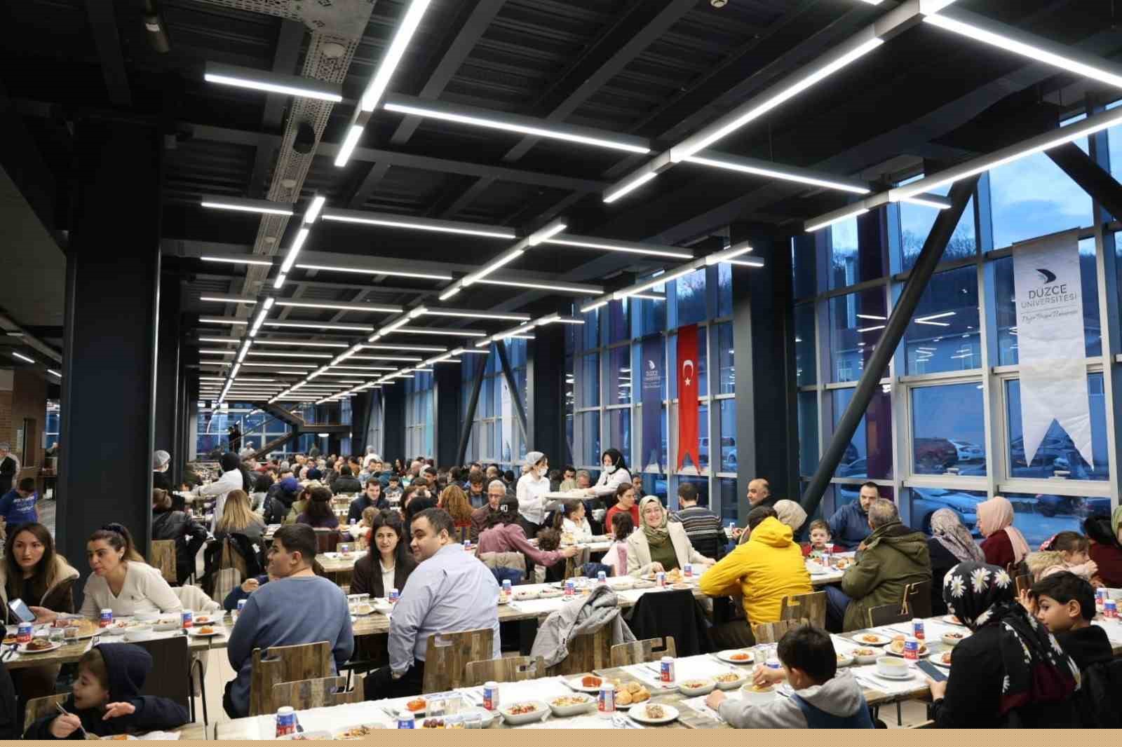 Düzce üniversitesi iftar sofrasında buluştu
