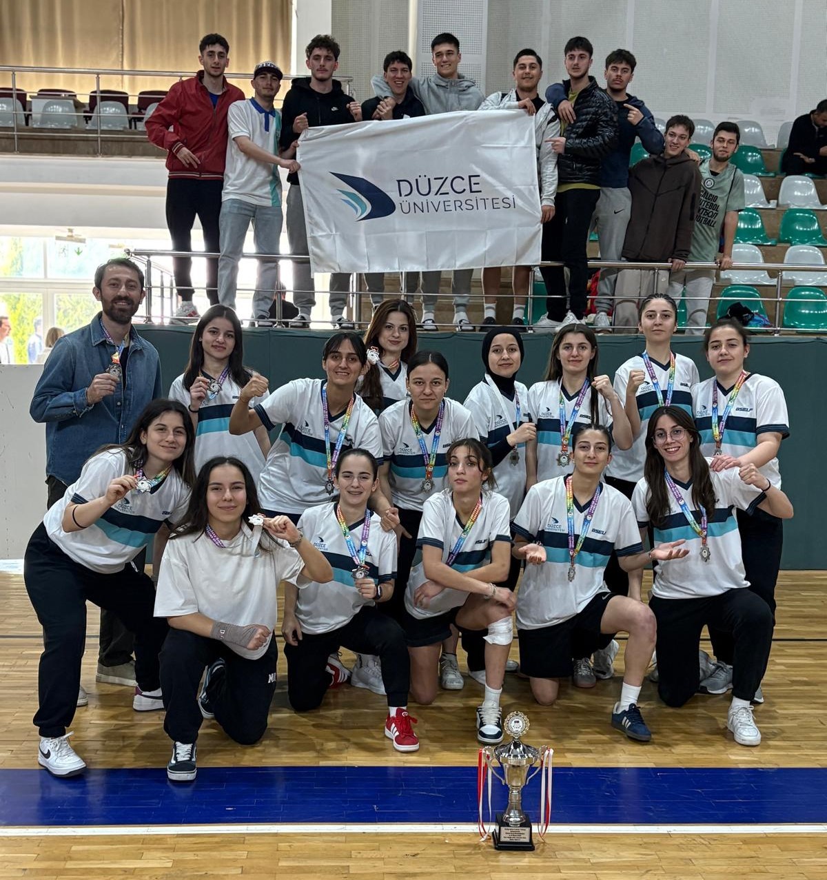 Düzce Üniversitesi salon futbolu kadın takımı 2. Oldu
