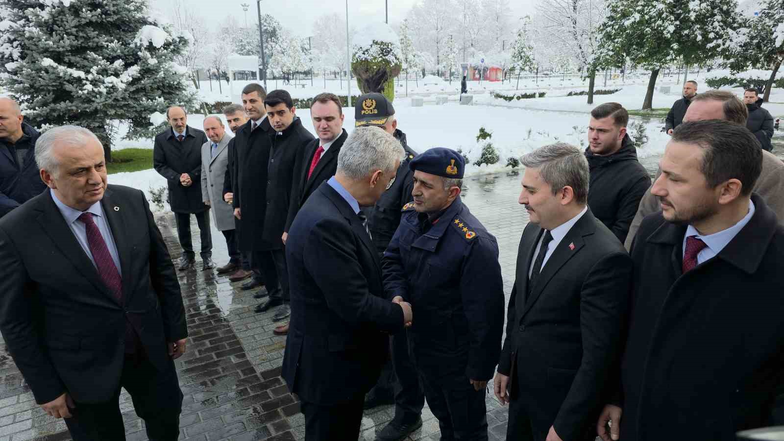 Düzce Valisi Mehmet Makas görevine başladı
