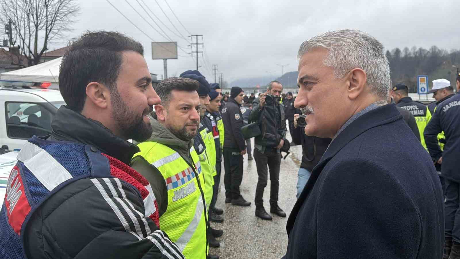 Düzce Valisinden sürücülere: "Vatandaşına tuzak kuran bir bakış açımız yok"
