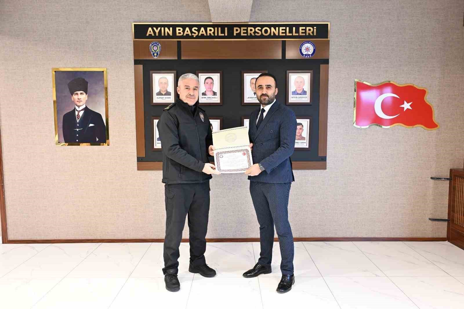 Düzce’de başarılı polisler ödüllendirildi
