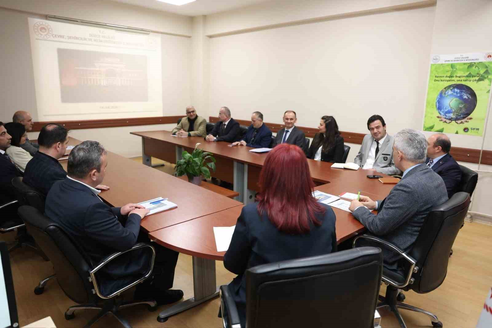 Düzce’de çevre ve şehircilik çalışmaları değerlendirildi
