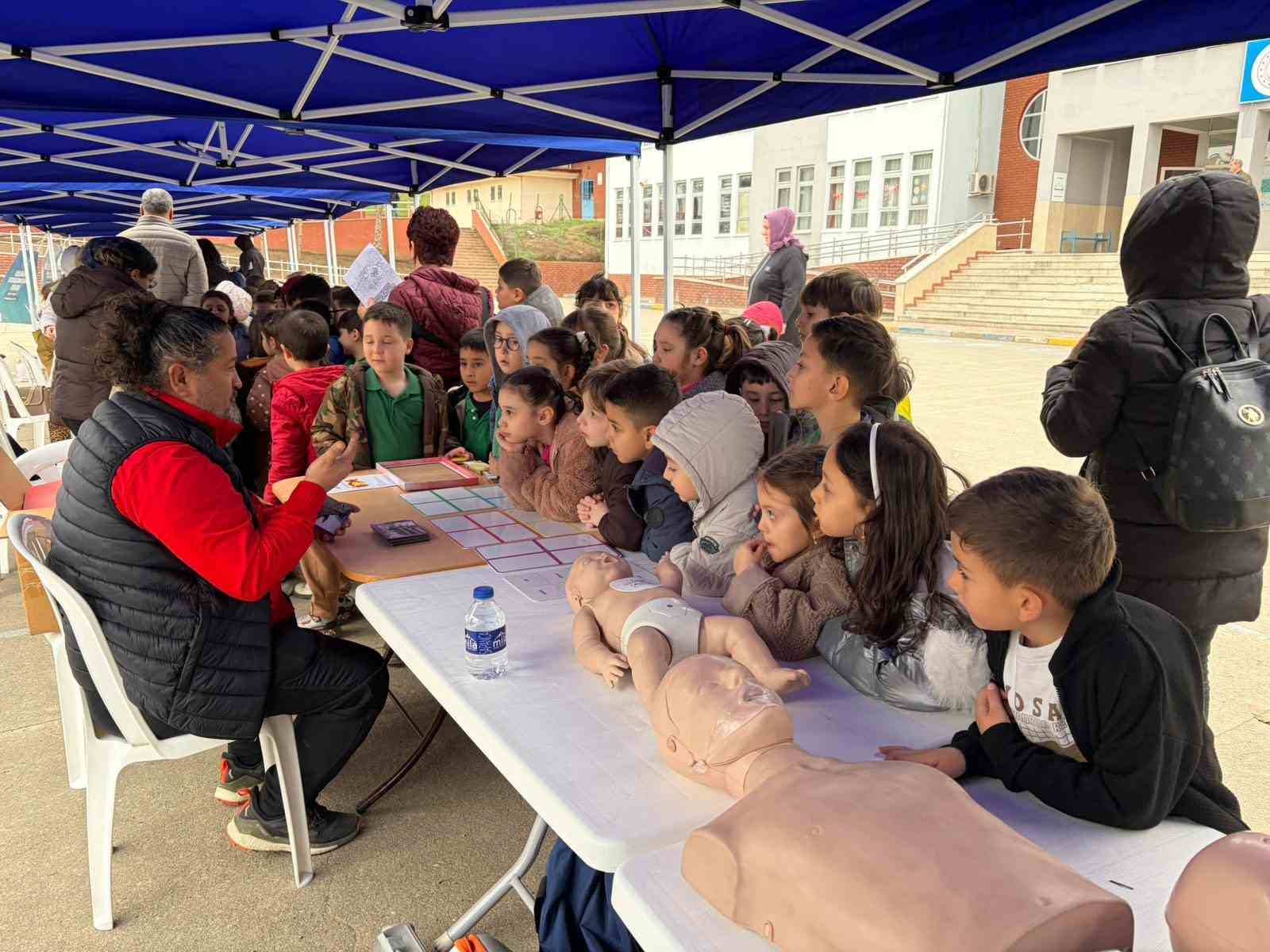 Düzce’de çocuklara afet eğitimleri sürüyor
