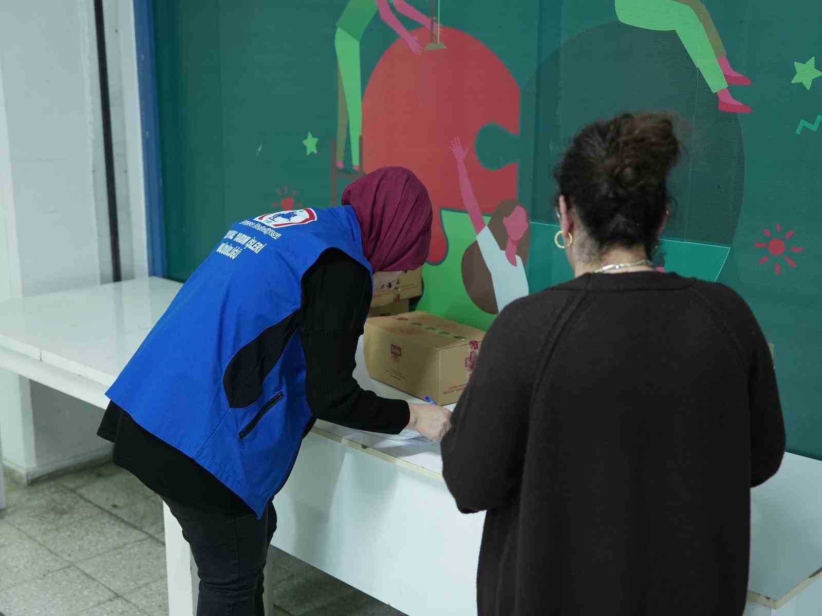 Düzce’de çölyak hastalarına özel koli dağıtıldı
