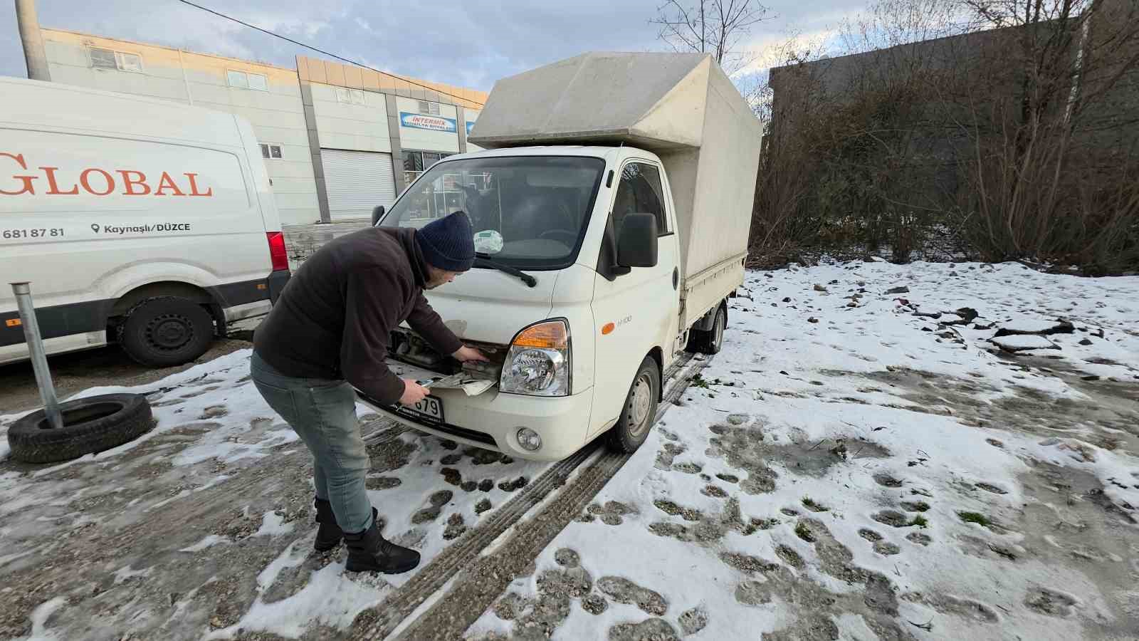 Düzce’de eksi 10 derecede sanayi mesaisi
Düzce’de eksi 10 derecede sanayi mesaisi