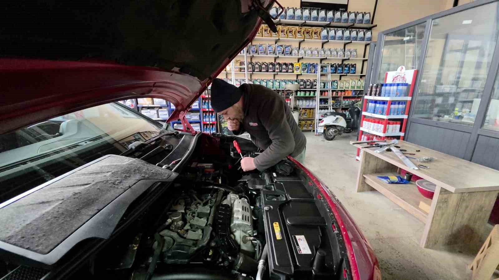 Düzce’de eksi 10 derecede sanayi mesaisi
Düzce’de eksi 10 derecede sanayi mesaisi