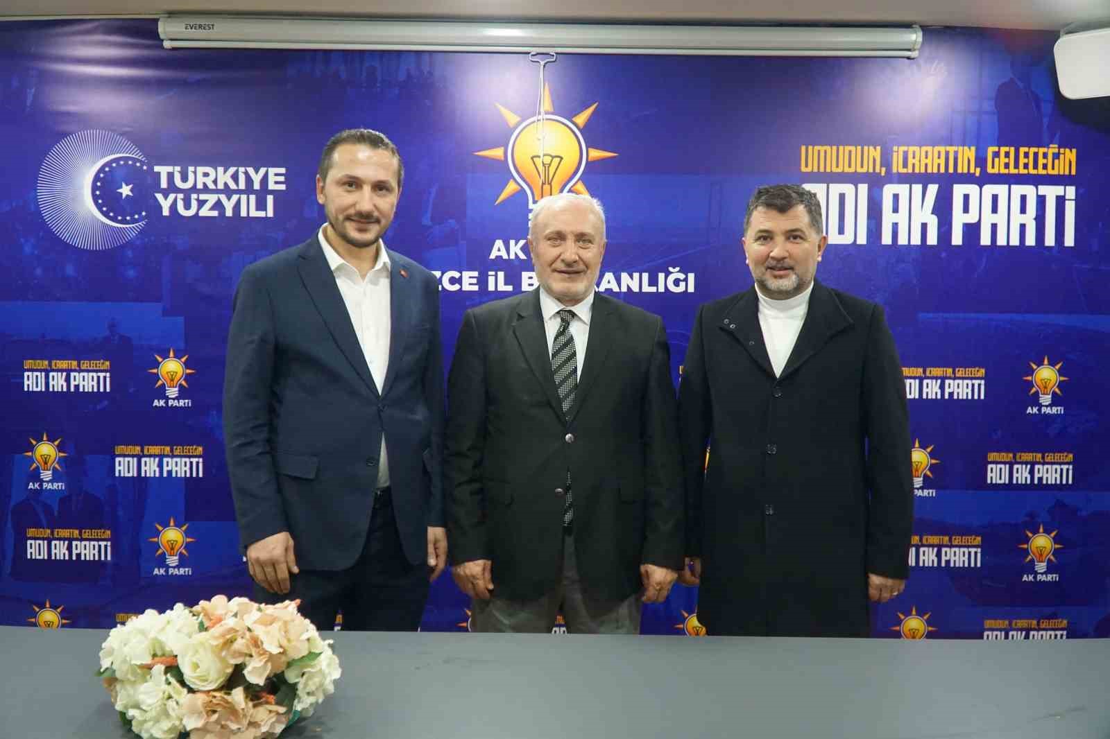 Düzce’de emekli eğitimciler AK Parti’ye katıldı
