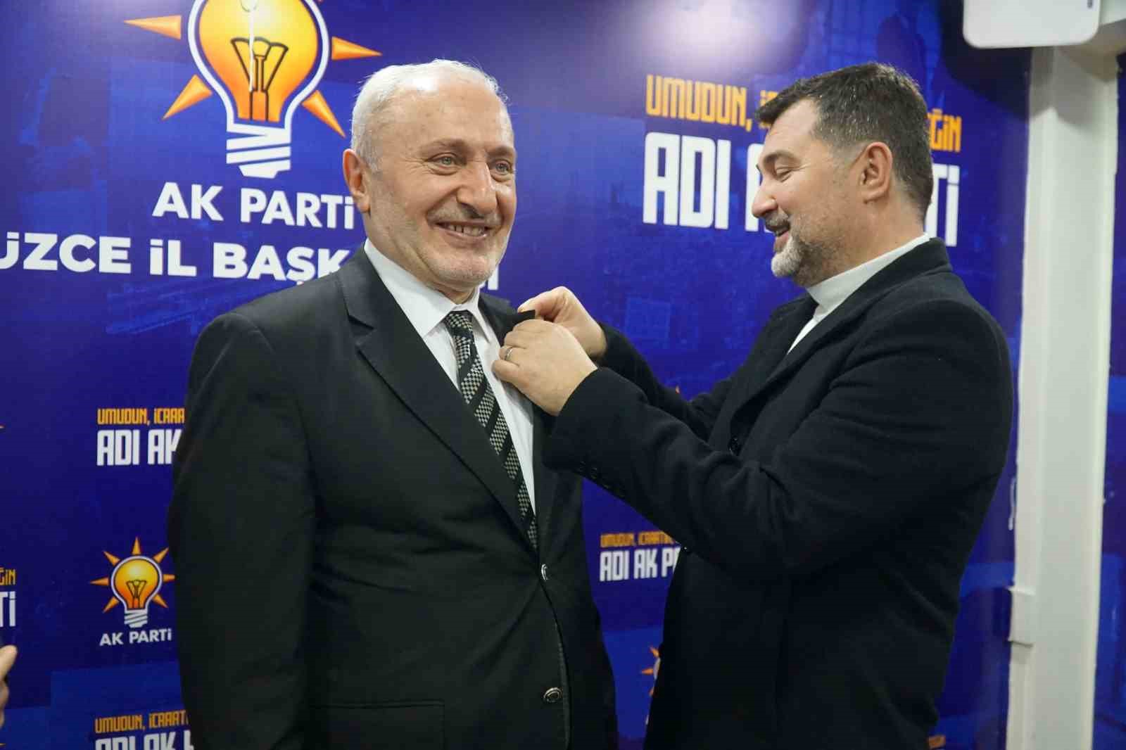 Düzce’de emekli eğitimciler AK Parti’ye katıldı
