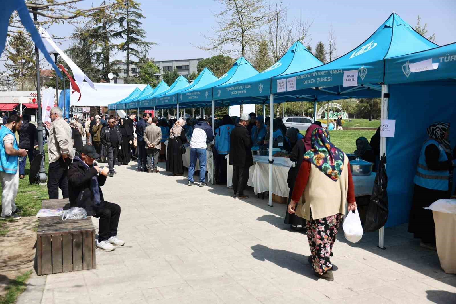 Düzce’de ihtiyaç sahibi nişanlı gençler için hayır çarşısı

