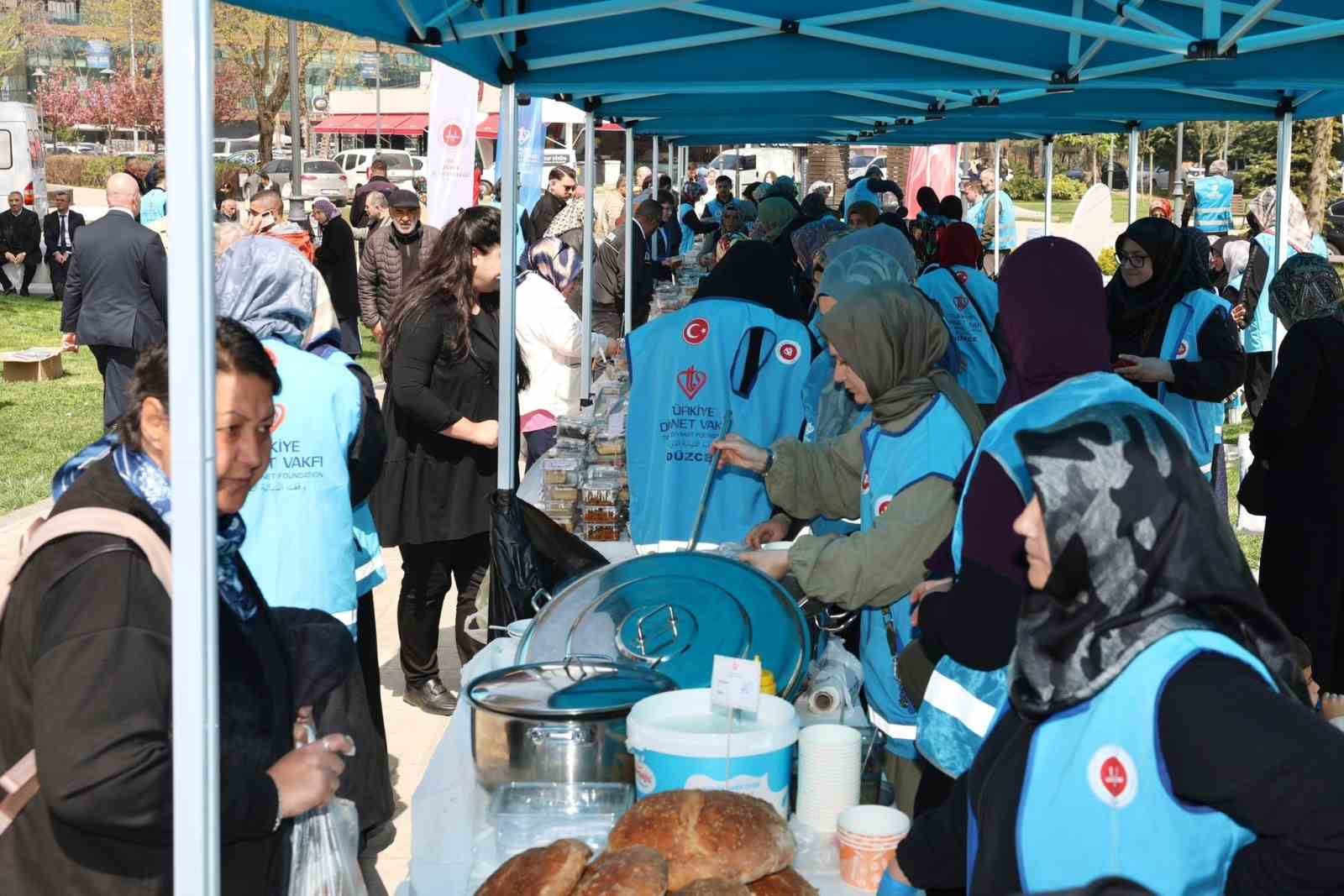 Düzce’de ihtiyaç sahibi nişanlı gençler için hayır çarşısı
