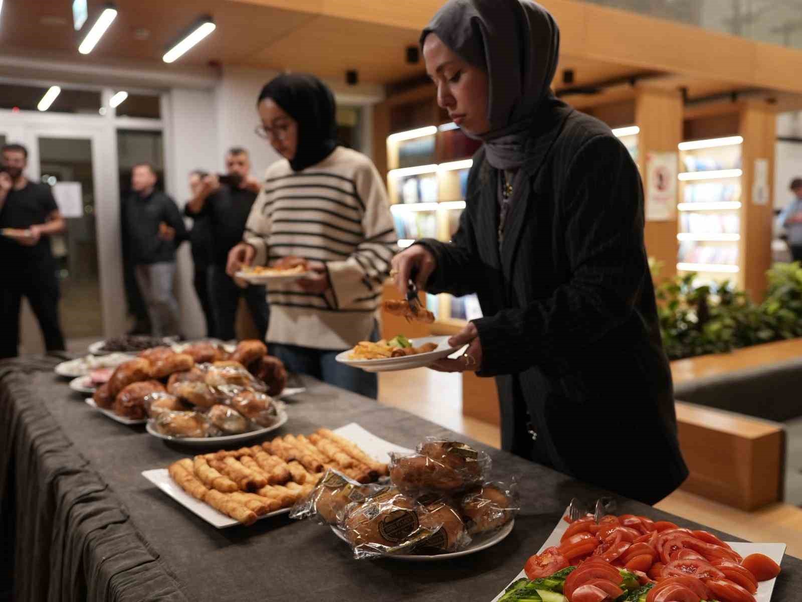 Düzce’de ilk sahurda gençler yalnız bırakılmadı
