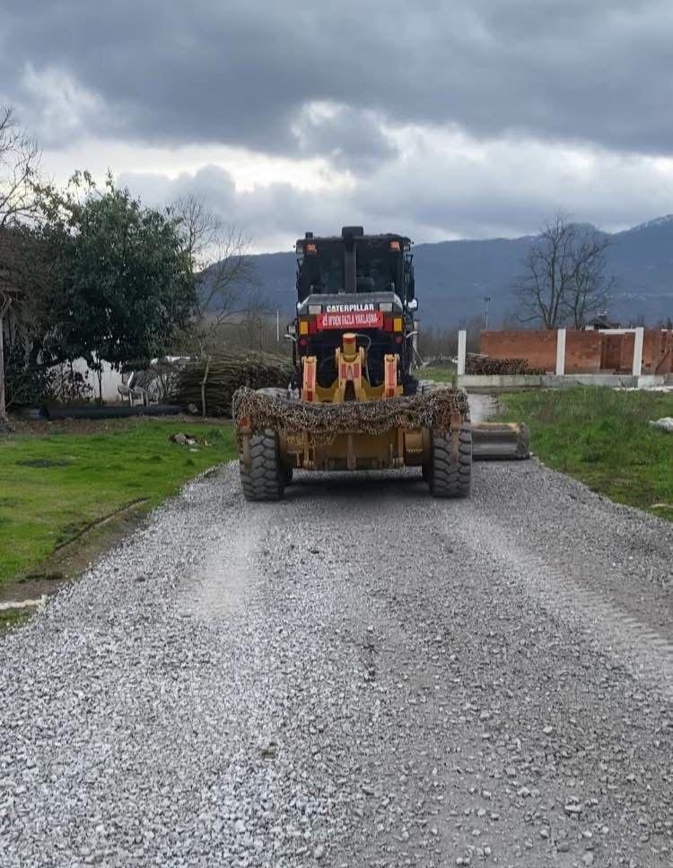 Düzce’de köy yollarında iyileştirmeler sürüyor
