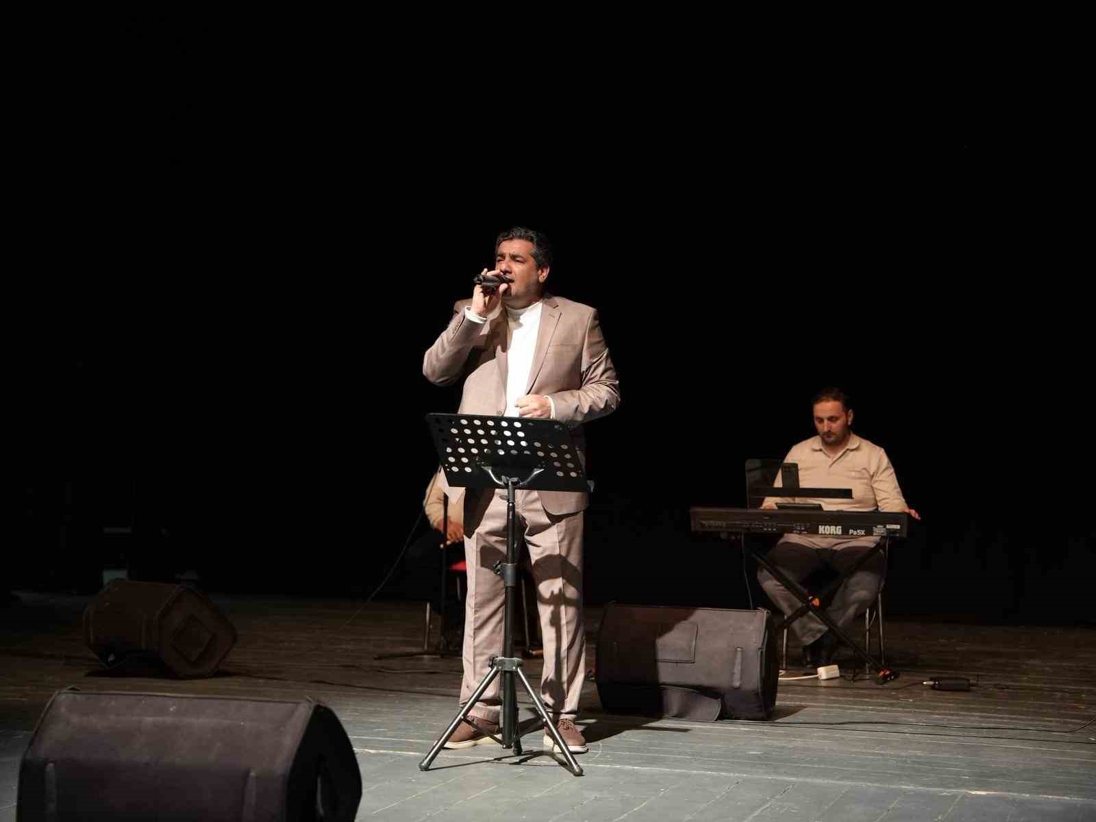 Düzce’de Mehmet Yiğit’ten ilahi rüzgarı
