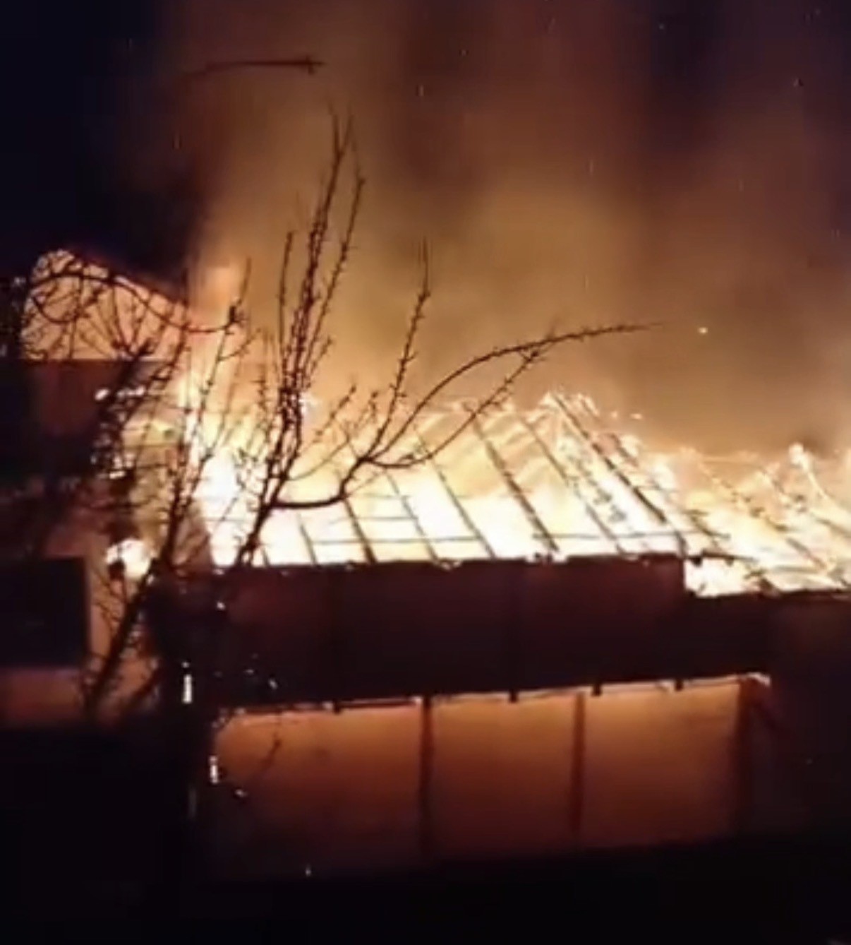 Düzce’de mobilya atölyesi küle döndü
