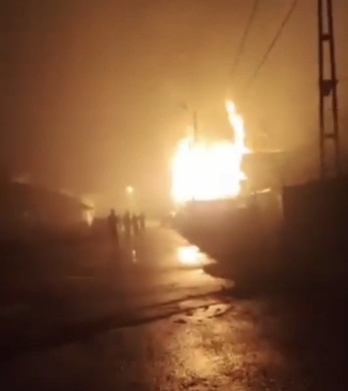 Düzce’de mobilya atölyesi küle döndü
