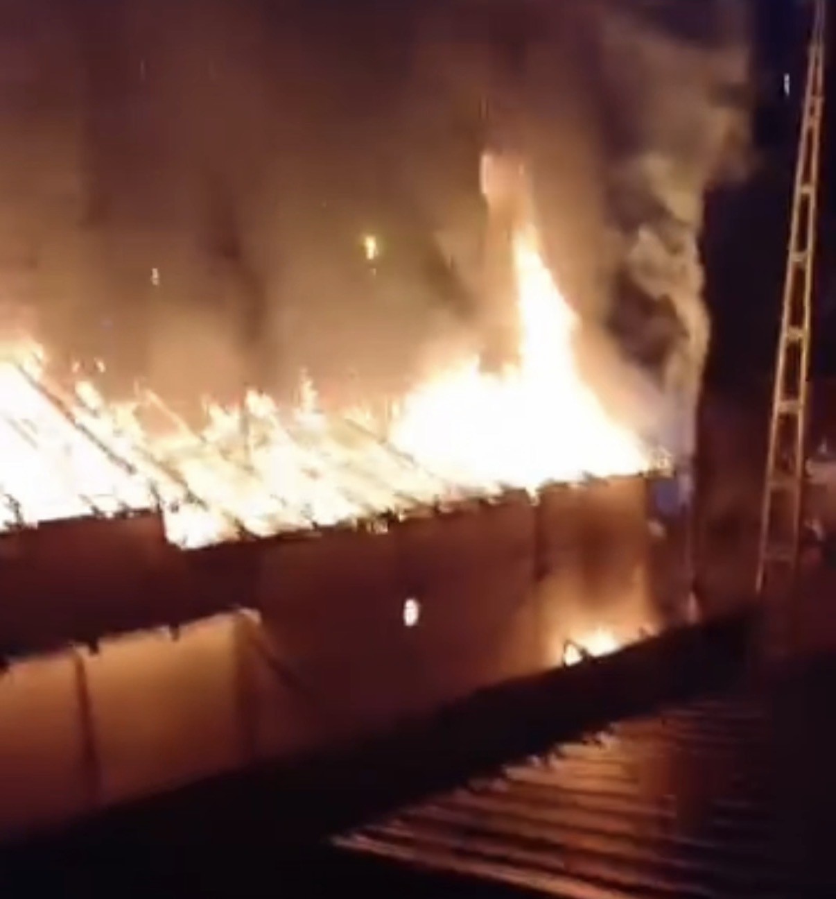 Düzce’de mobilya atölyesi küle döndü
