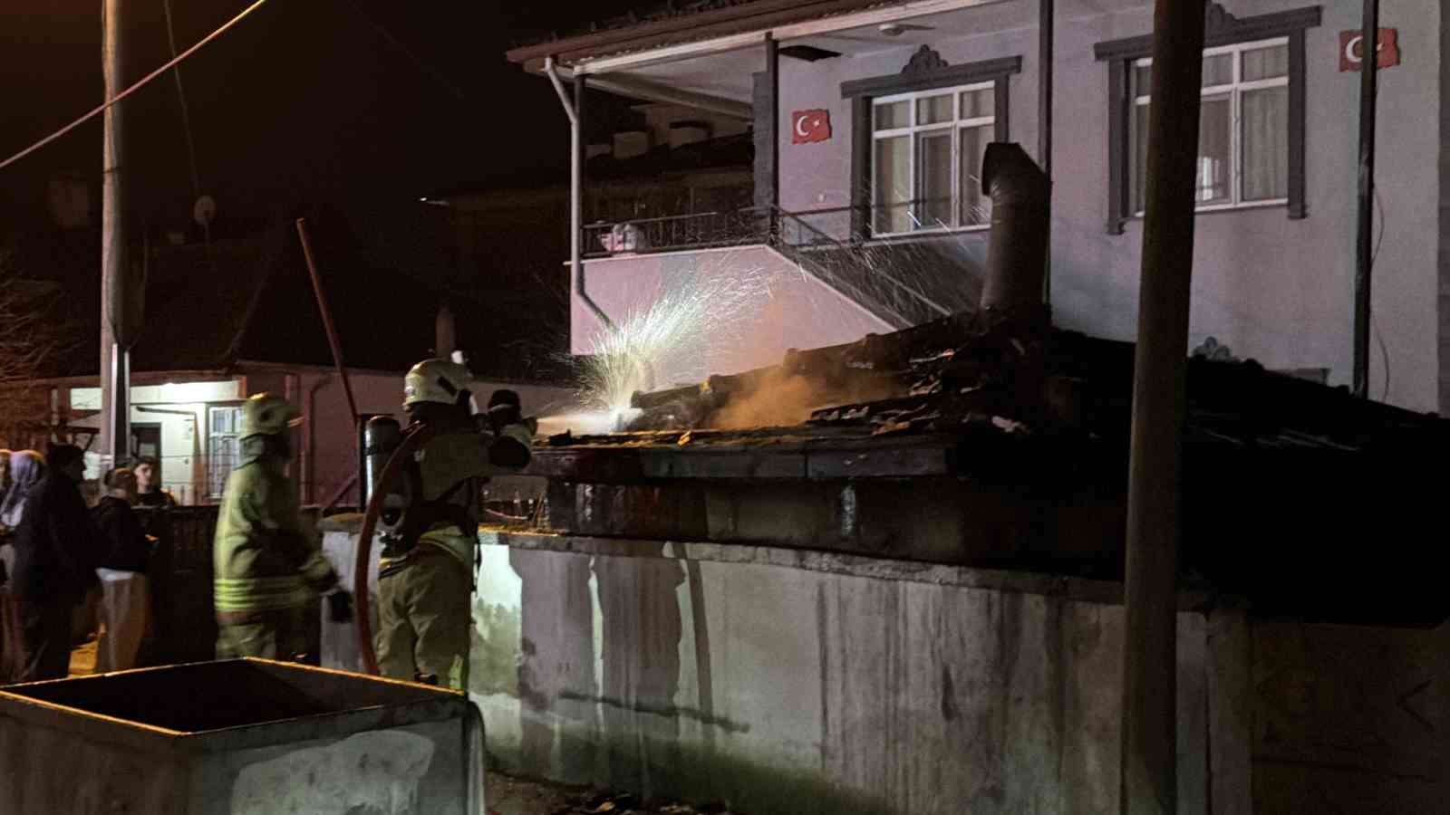 Düzce’de rüzgarın etkisi ile çıkan yangın büyümeden söndürüldü
