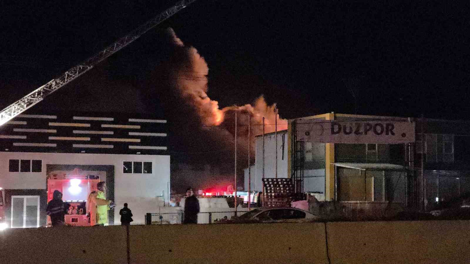 Düzce’de strafor fabrikasında yangın
