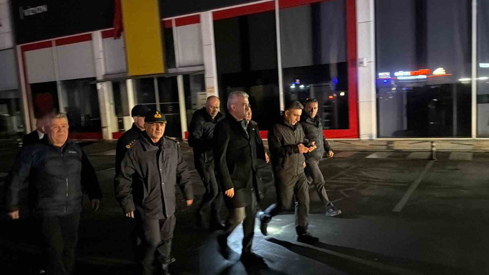 Düzce’de strafor fabrikasındaki yangını söndürme çalışmaları sürüyor
