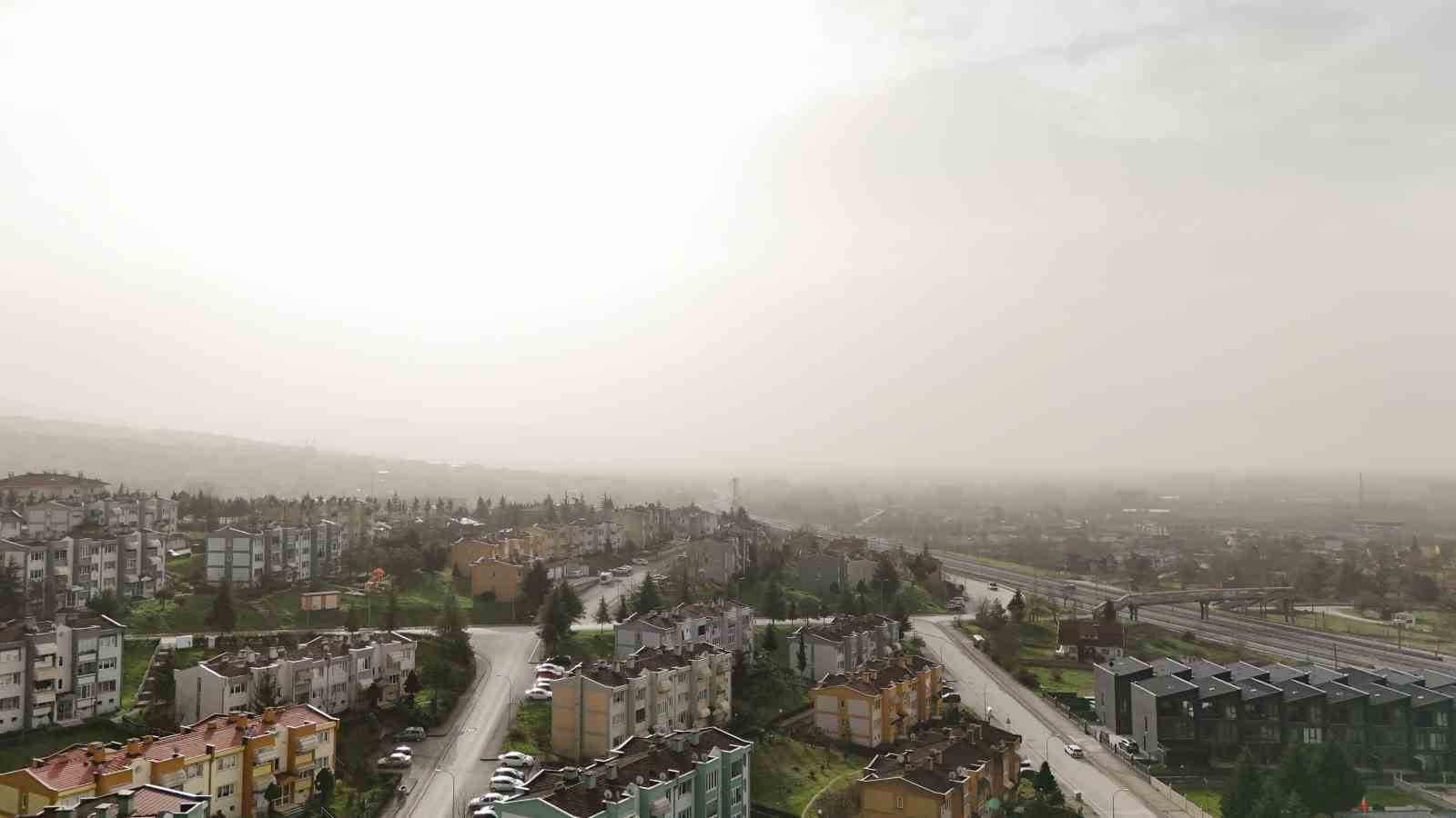 Düzce’de toz taşınımı etkili oluyor
