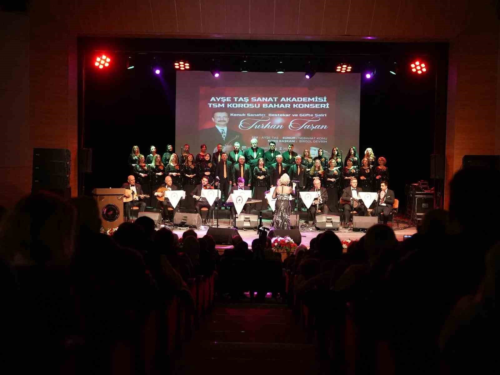 Düzce’de Türk sanat müziği konseri ilgi gördü
Düzce’de Türk sanat müziği konseri ilgi gördü