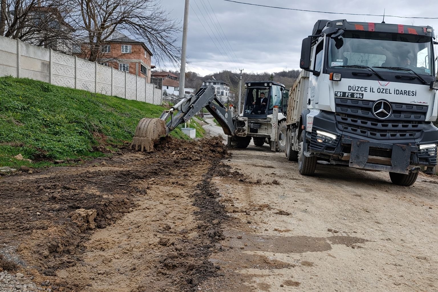 Düzce’de yağmur suyu için v kanal altyapısı sürüyor
