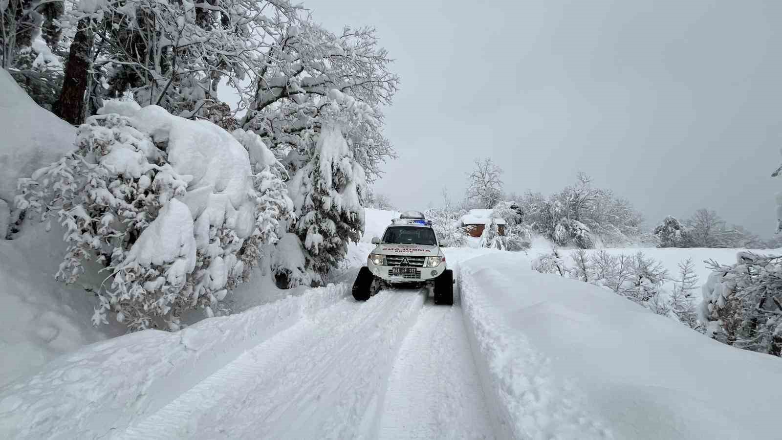 Düzce’de yaşlı hastaya paletli ambulans ulaştı
