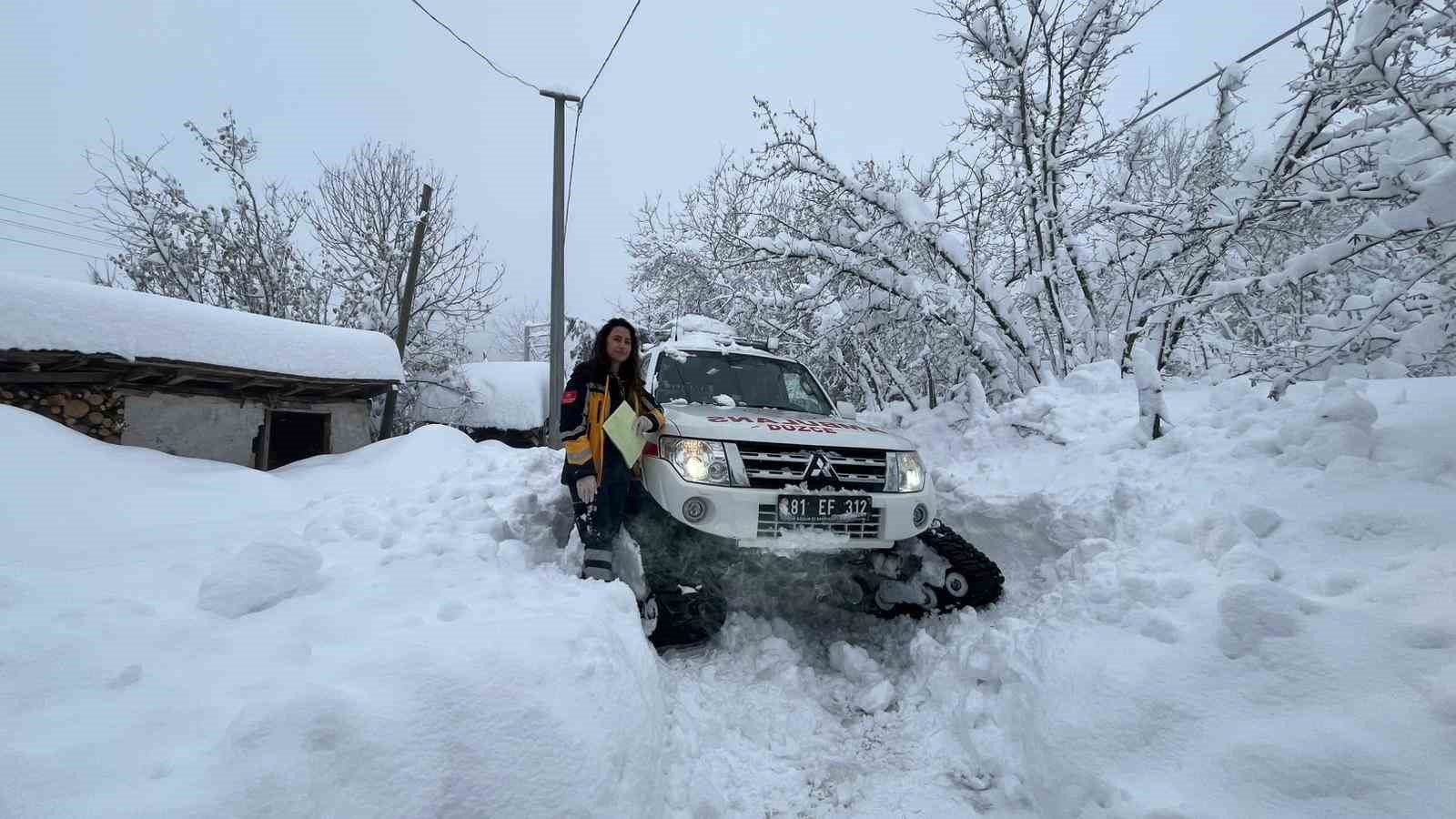 Düzce’de yaşlı hastaya paletli ambulans ulaştı
