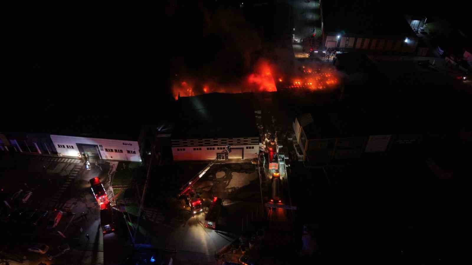 Düzce’deki fabrika yangını havadan görüntülendi
