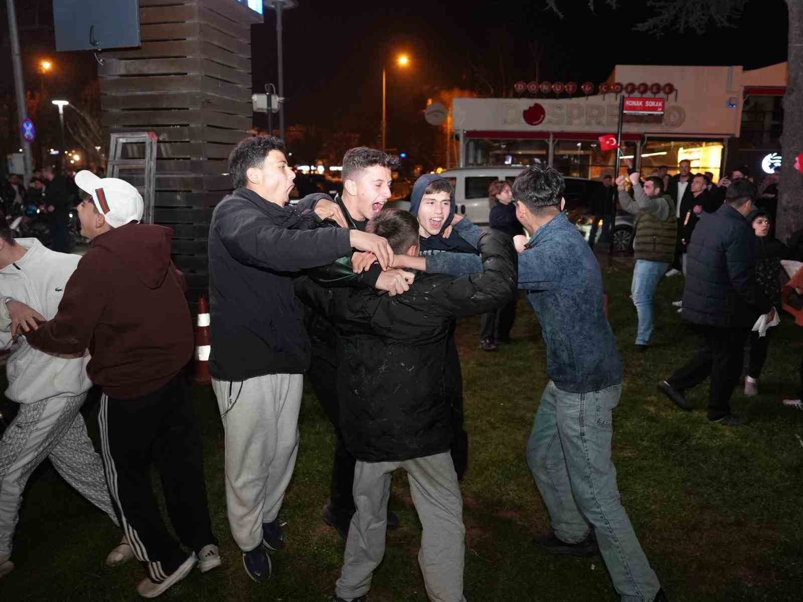 Düzceliler mili maç heyecanını Millet Bahçesi’nde yaşadı
