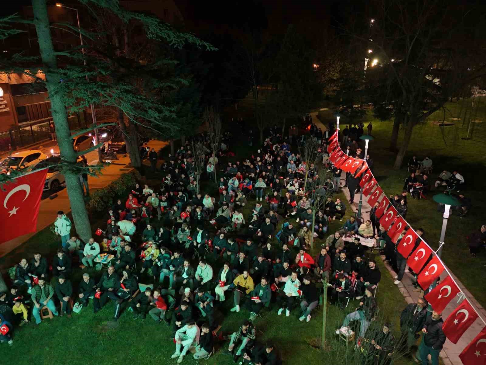 Düzceliler mili maç heyecanını Millet Bahçesi’nde yaşadı
