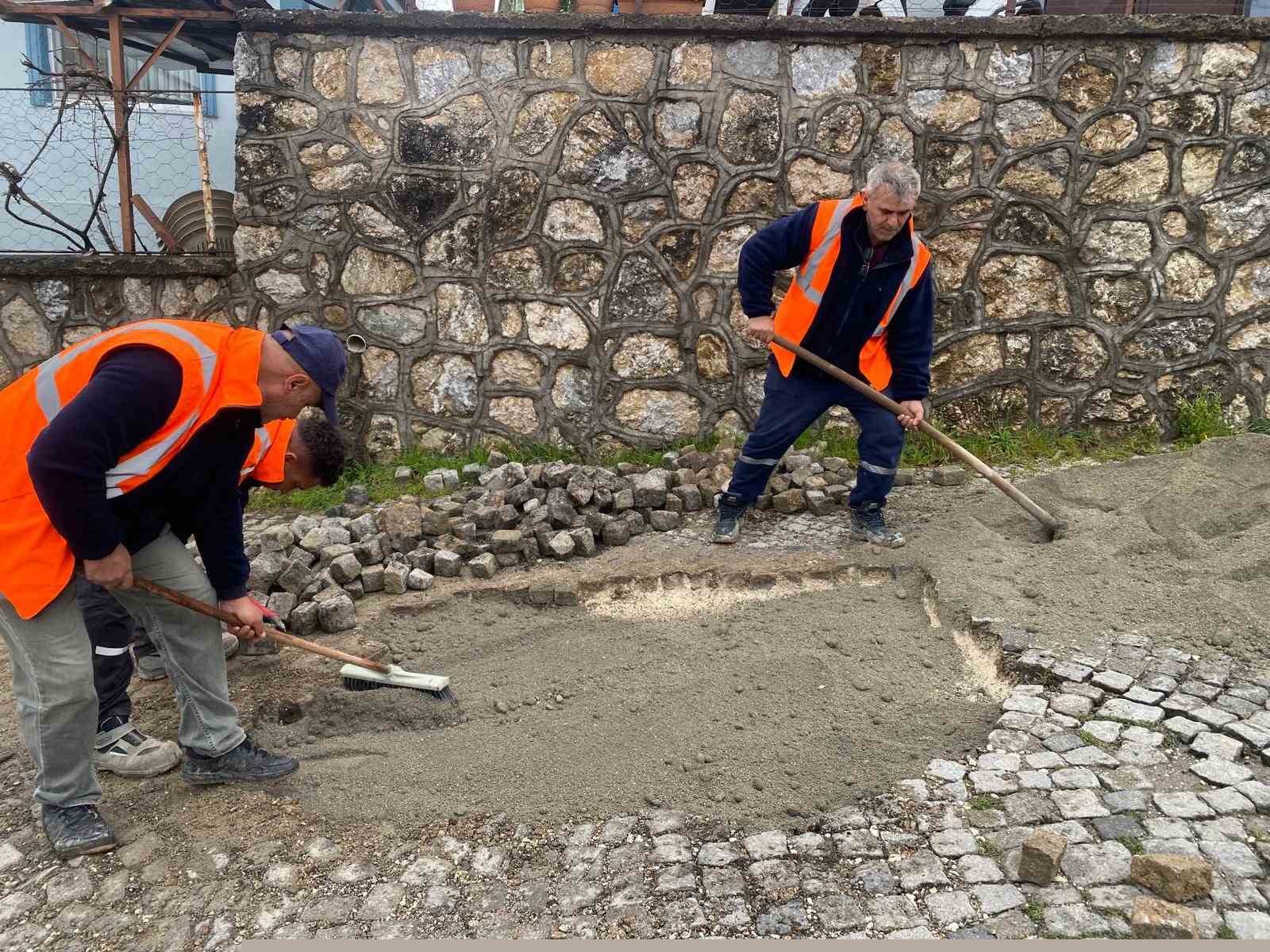 Düzce’nin 63 mahallesinde çalışma yürütülüyor
Düzce’nin 63 mahallesinde çalışma yürütülüyor