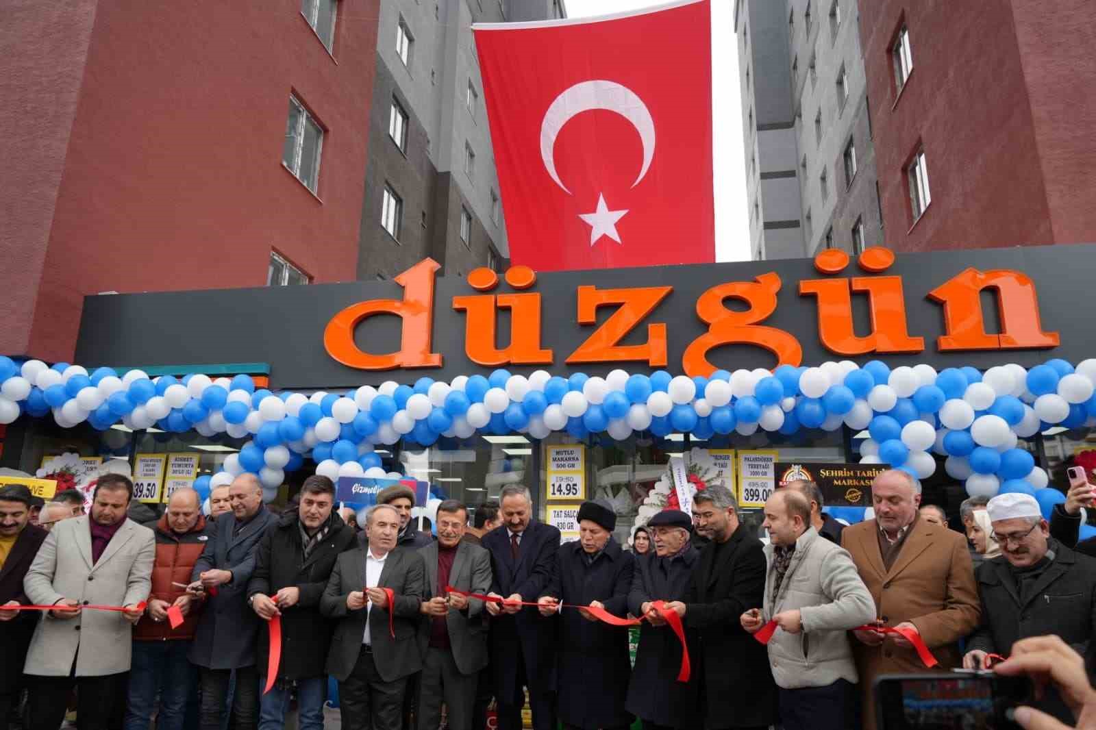 Düzgün marketler 25’nci şubesini törenle açtı
Düzgün marketler 25’nci şubesini törenle açtı