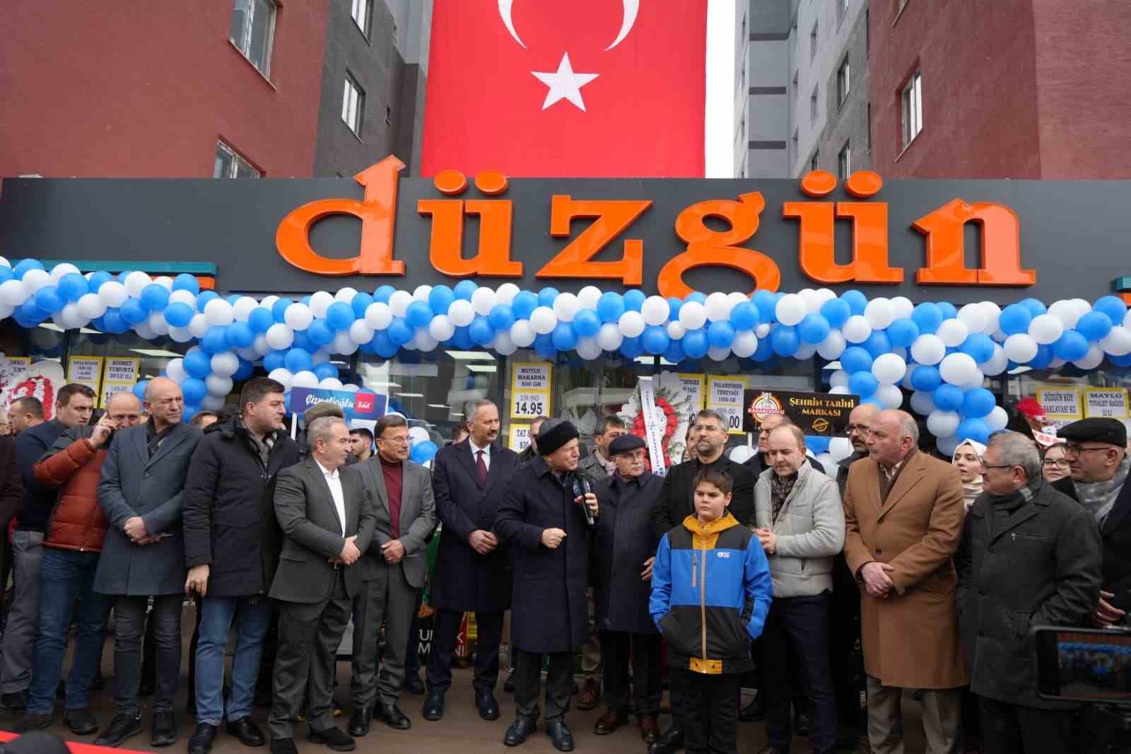 Düzgün marketler 25’nci şubesini törenle açtı
Düzgün marketler 25’nci şubesini törenle açtı