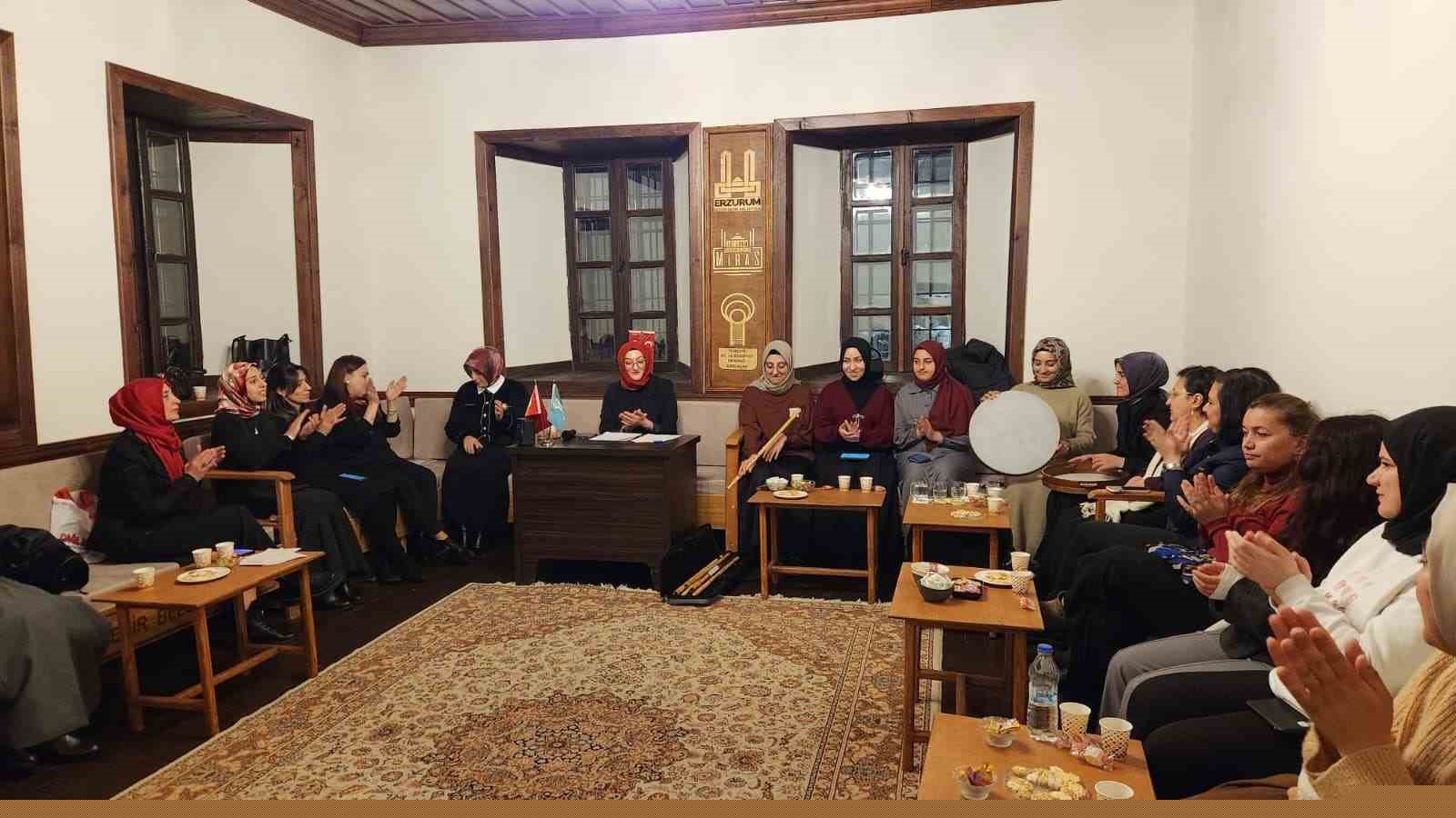 EBB Dil Ve Edebiyat Konağında şiirler, ilahiler ve türküler kadınlar için okundu
