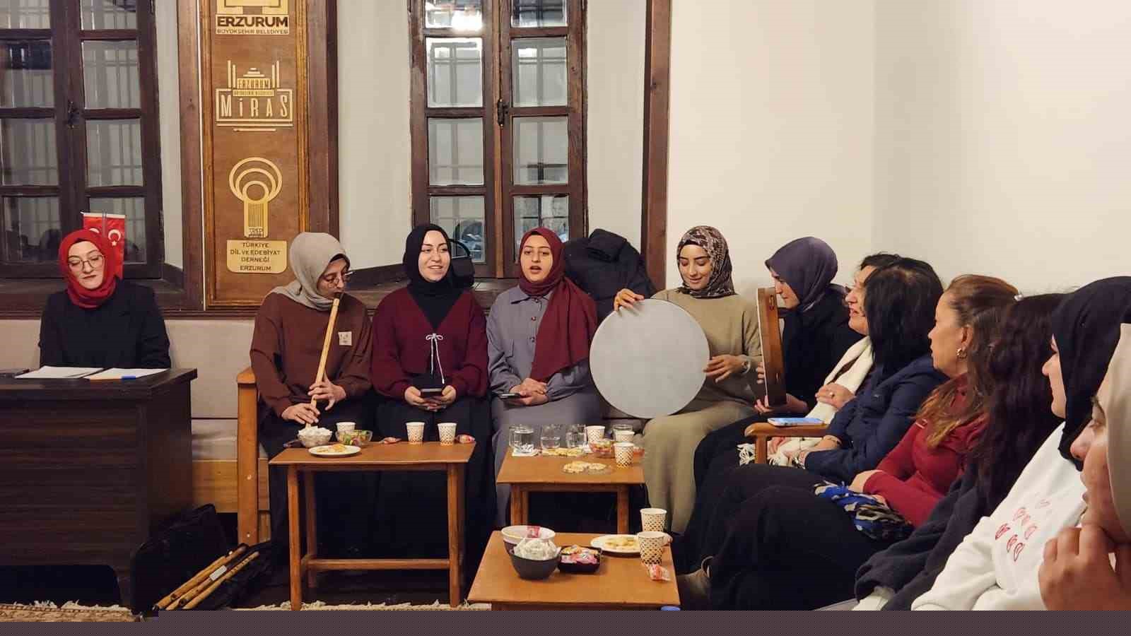 EBB Dil Ve Edebiyat Konağında şiirler, ilahiler ve türküler kadınlar için okundu
