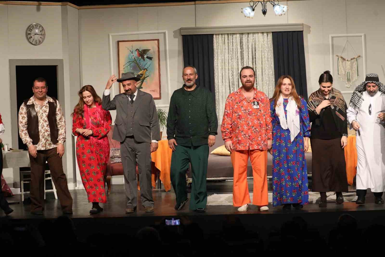 EBB Şehir Tiyatrosu’nun yeni oyunu "Organiyasyon" büyük beğeni topladı
