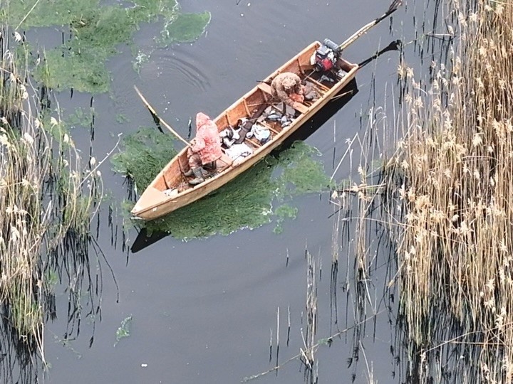 Eber Gölü’nde kaçak avlanan 4 kişi dron ile tespit edildi
