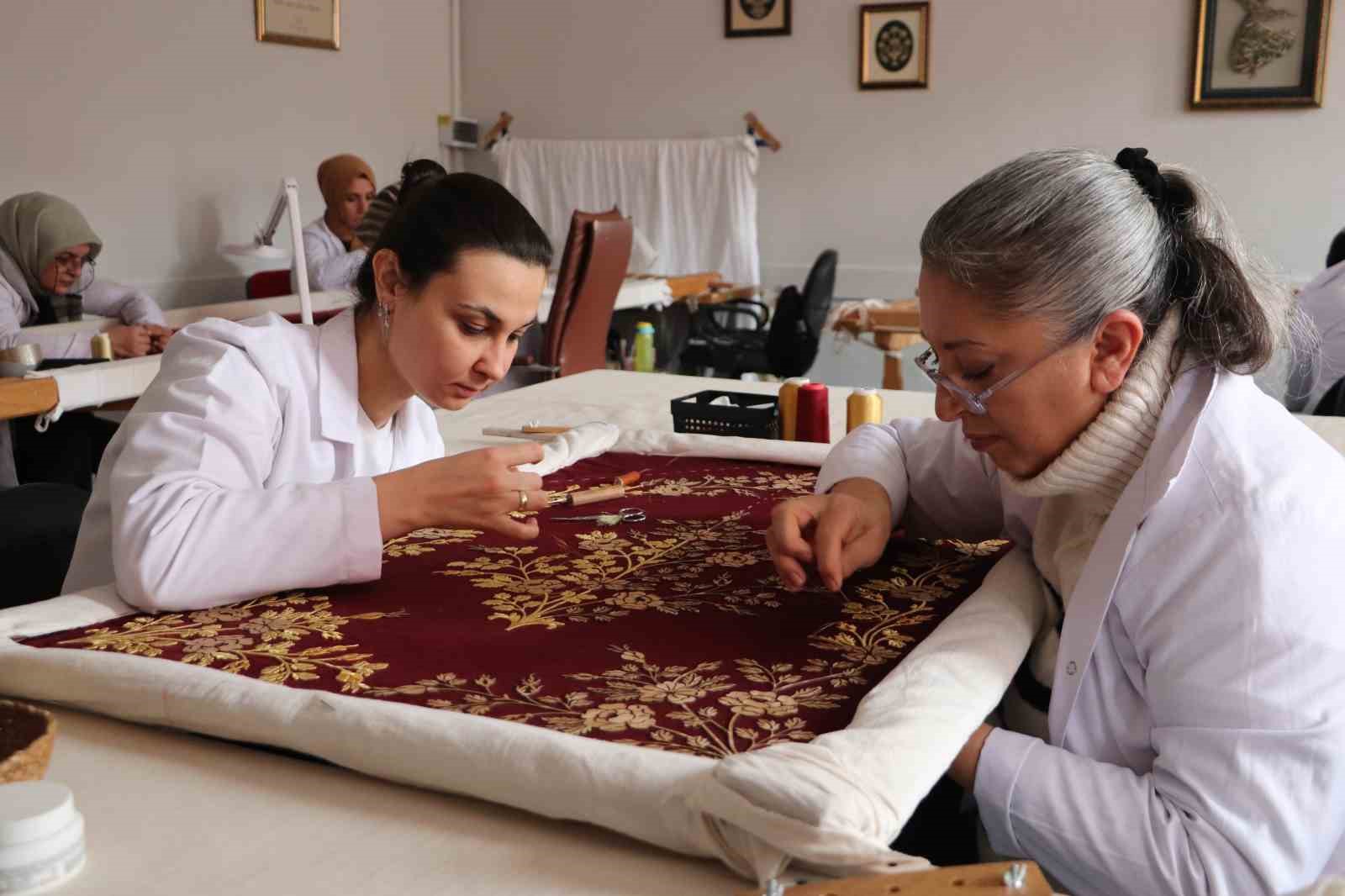 Ecdat yadigarı puşideleri Eskişehirli kadınlar yeniliyor
