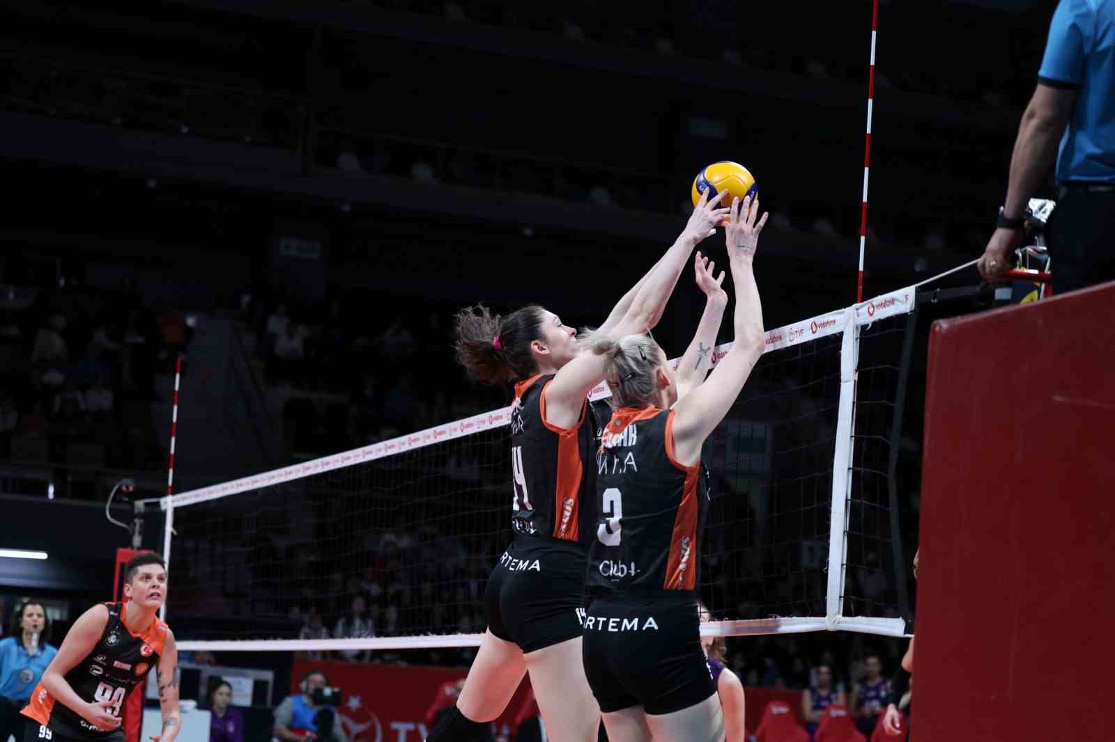 Eczacıbaşı Dynavit, Ankara’dan 1 puanla döndü
