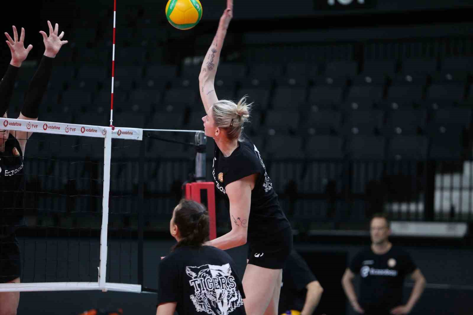 Eczacıbaşı Dynavit, Beşiktaş karşısında
