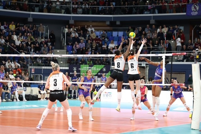 Eczacıbaşı Dynavit, Şampiyonlar Ligi’nde çeyrek finalde
