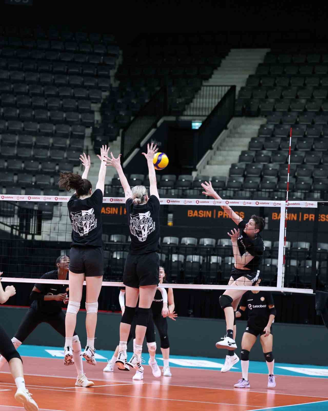 Eczacıbaşı Dynavit, yarı final ilk maçına çıkıyor
