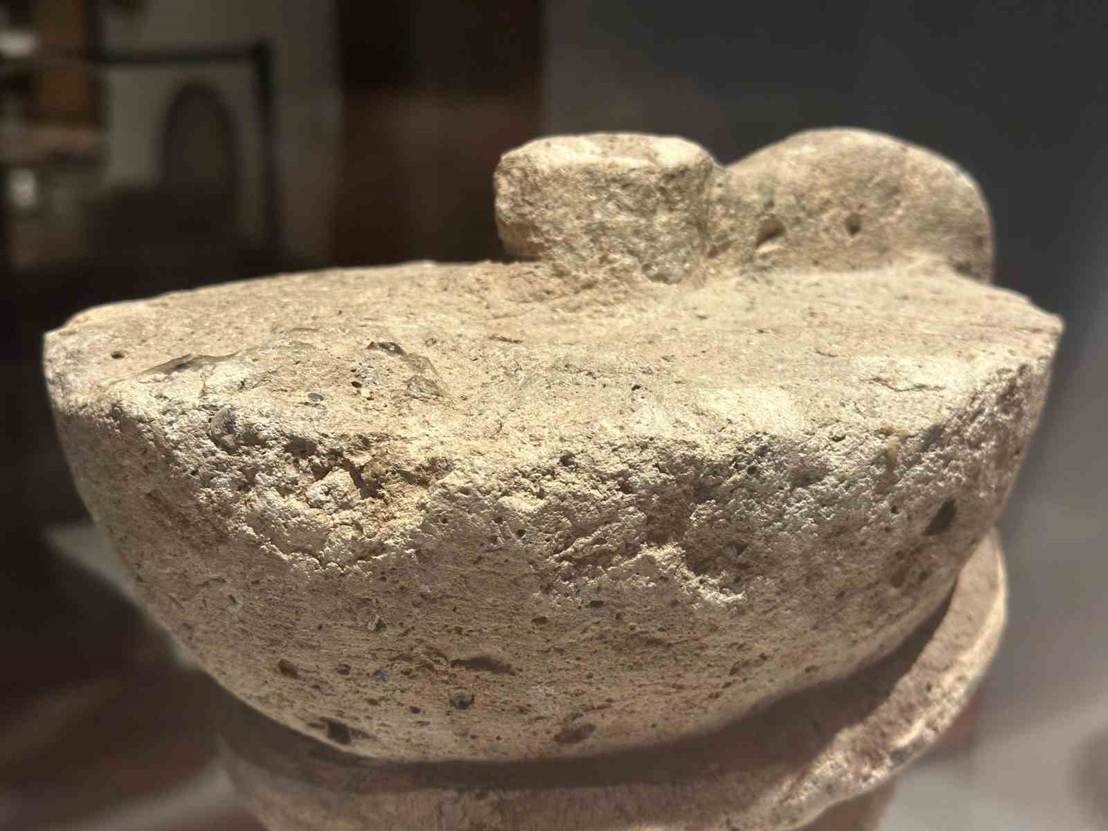 Eczacılık ve sağlığın sembolü sayılan 791 yıllık kadehe sarılı yılan heykeli bu müzede sergileniyor
