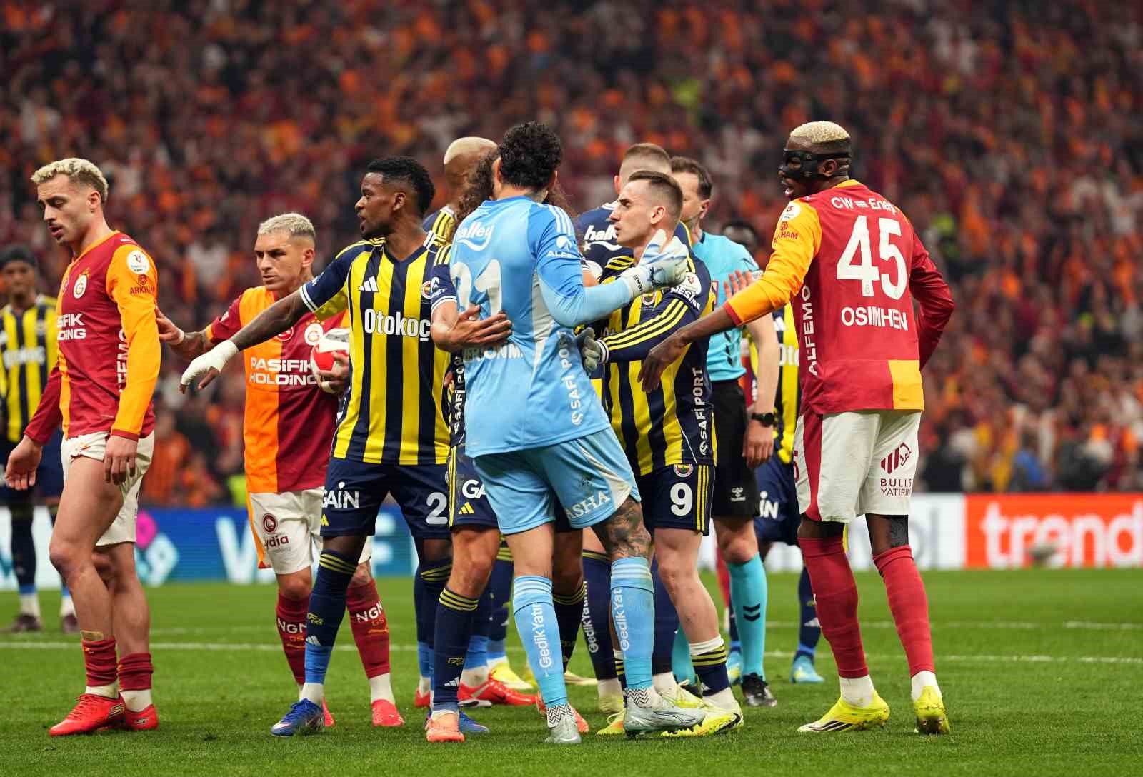 Ederson, derbide kırmızı kart gördü
