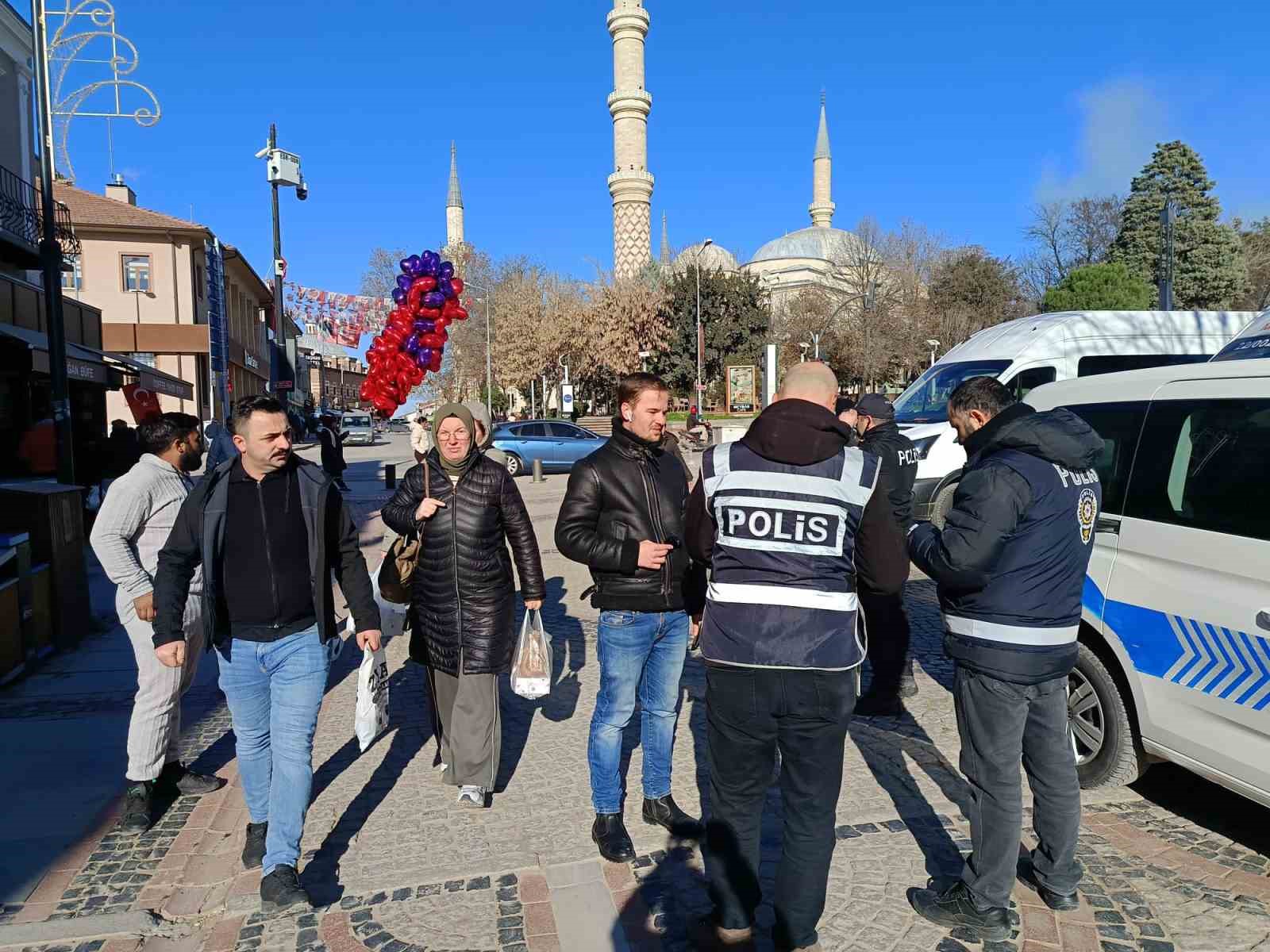 Edirne polisi işlek noktalarda güvenliği arttırdı
